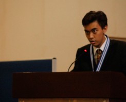 Sambutan dari perwakilan wisudawan